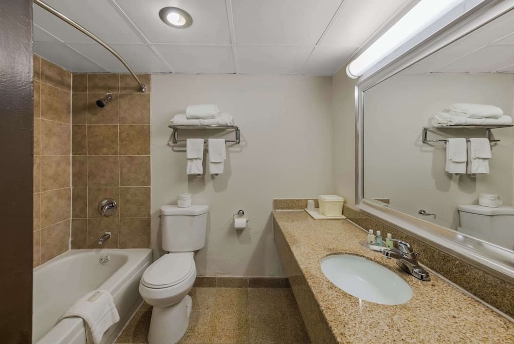 Quality Inn Saint Louis Airport