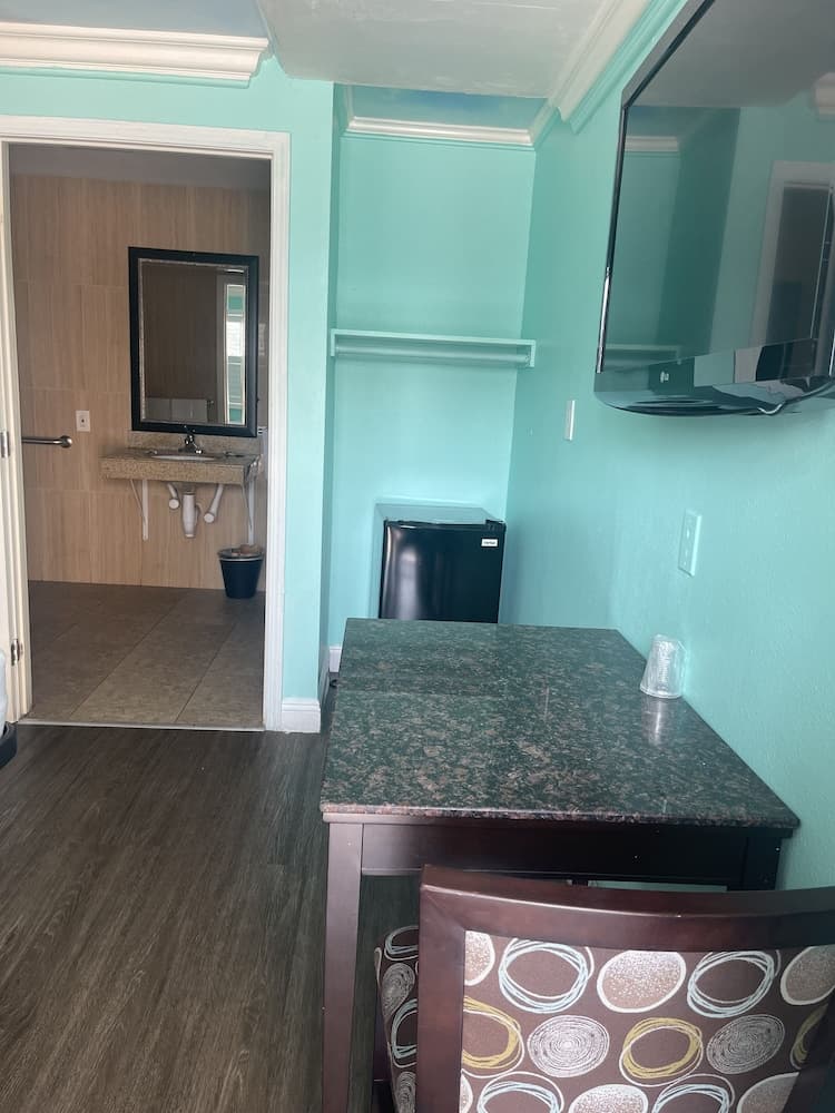 Economy Inn