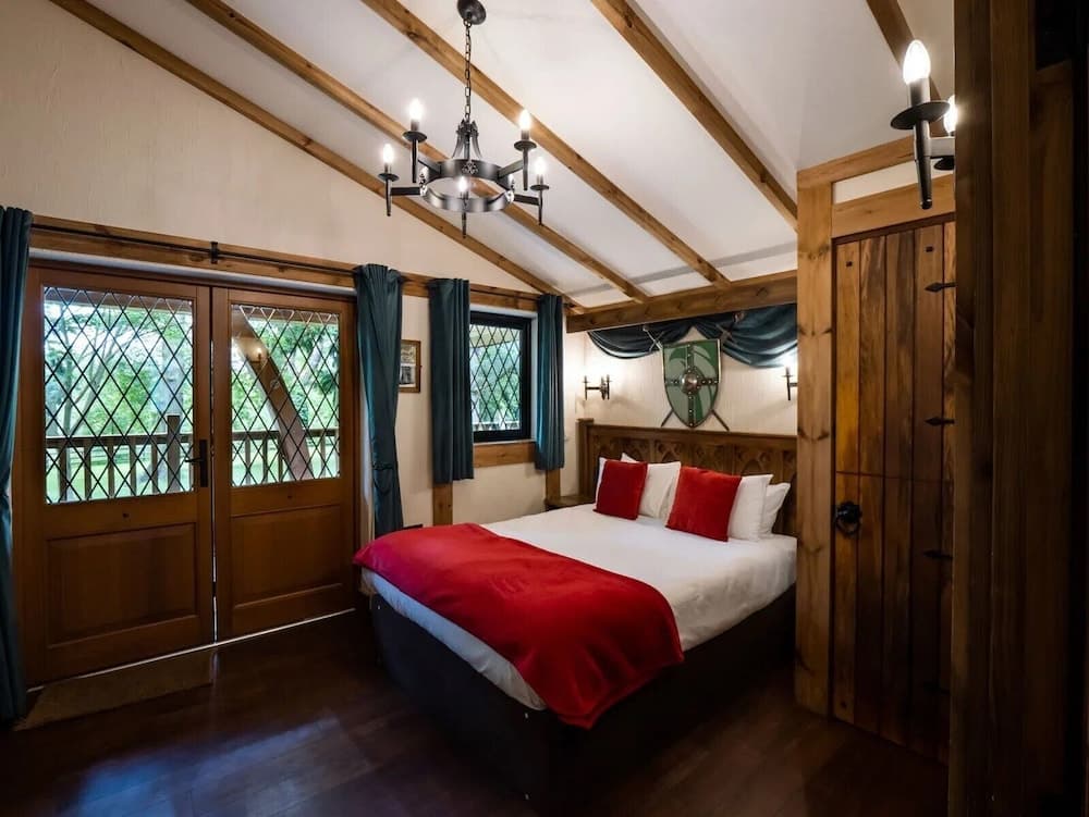 Warwick Castle Hotel and Knight's Village