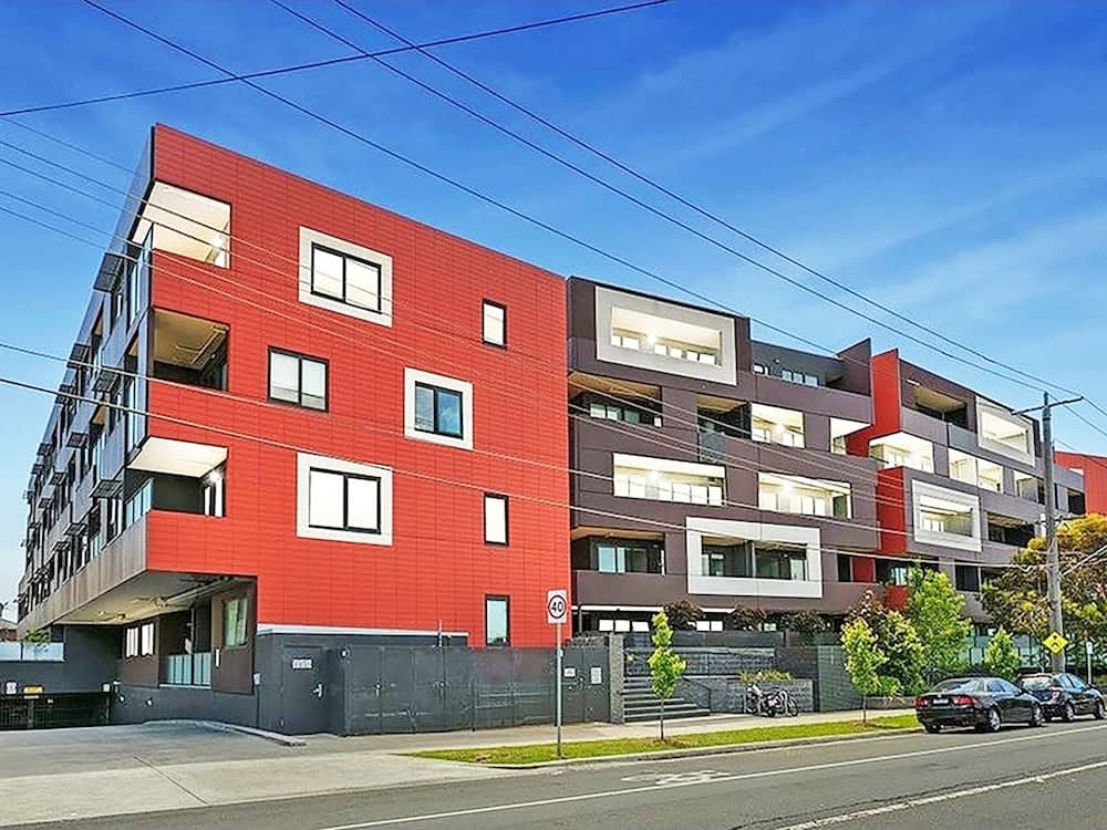 Preston Spacious 2-BRM Apt. Free-Parking
