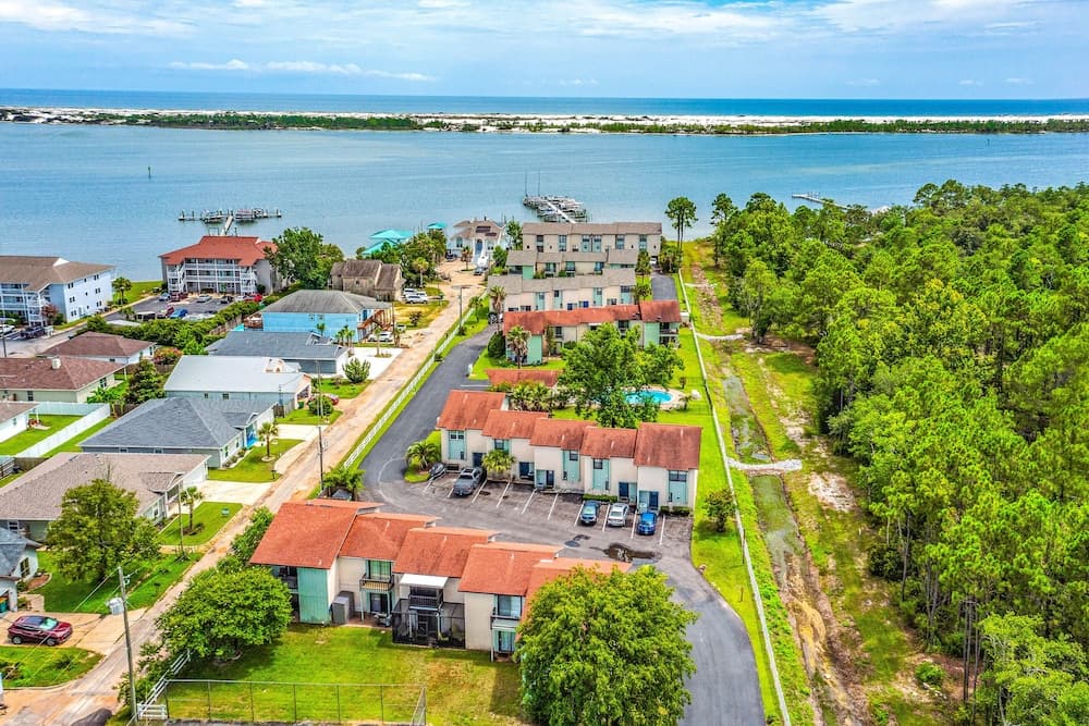 10 Mi to Navarre Beach! Waterfront Rental w/ Pool