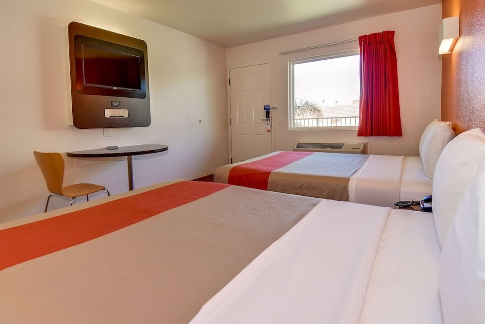 Motel 6 Riverside, CA - South