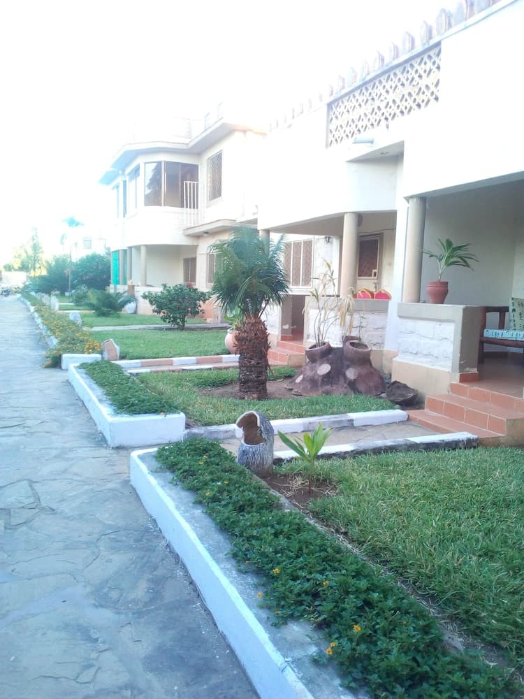 Delina Cottage Diani