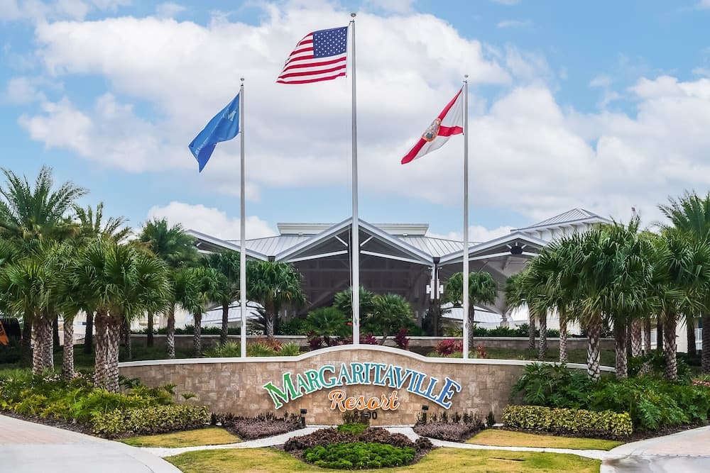 Turquoise Breeze Close to Disney