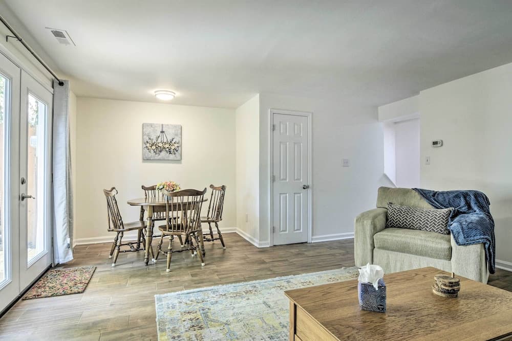 Walk to Dtwn & Breweries: Townhome in Cary!
