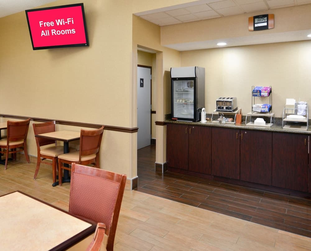 Red Roof Inn & Suites Columbus - West Broad