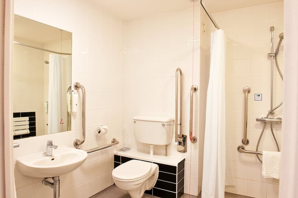 Holiday Inn Express Manchester Airport by IHG