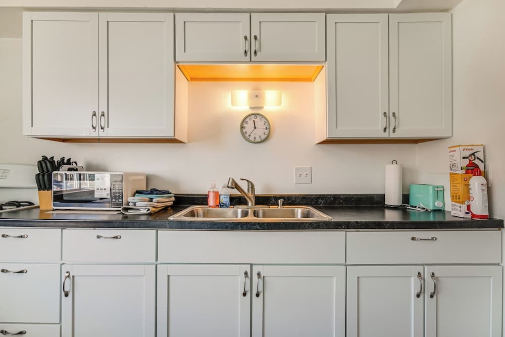 Menomonee Falls Condo 12 Mi to Lake Michigan!