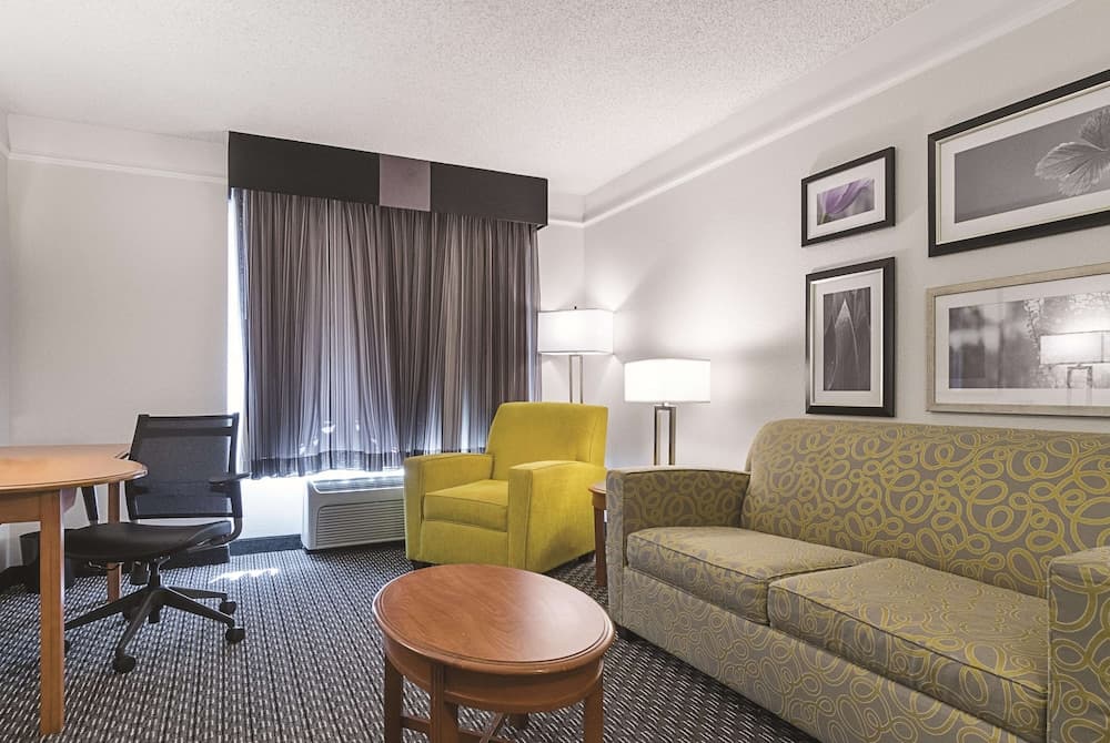 La Quinta Inn & Suites by Wyndham Univ Area Chapel Hill