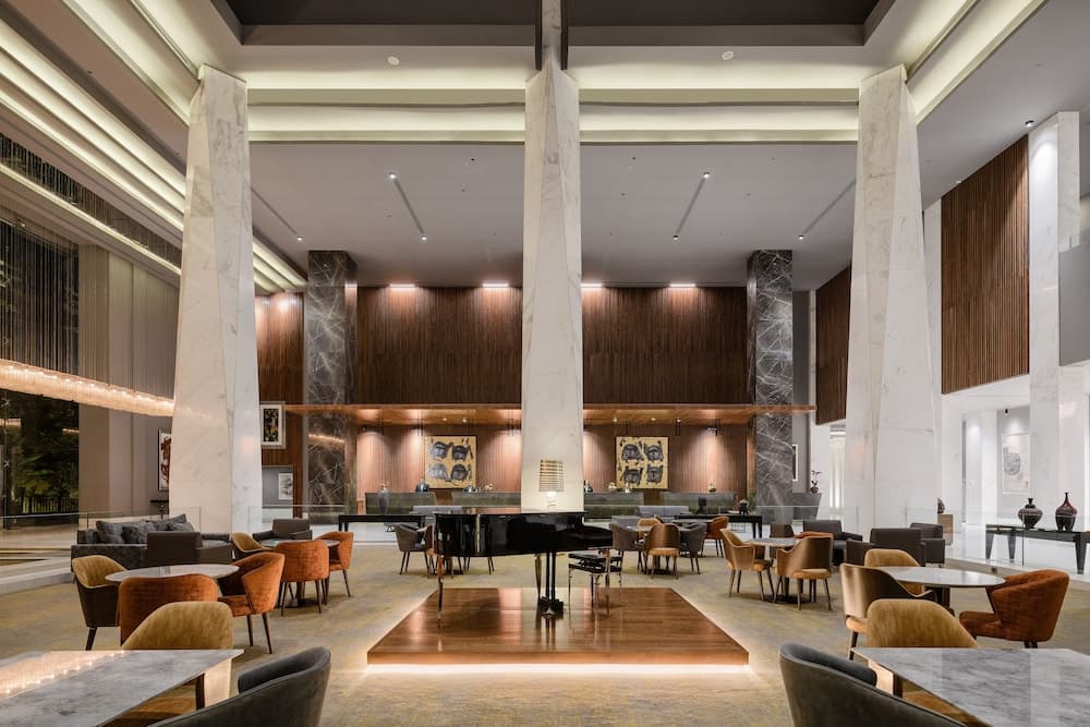 Dusit Thani LakeView Cairo