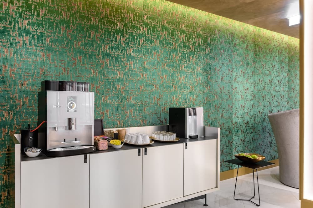 Emerald Downtown Suites