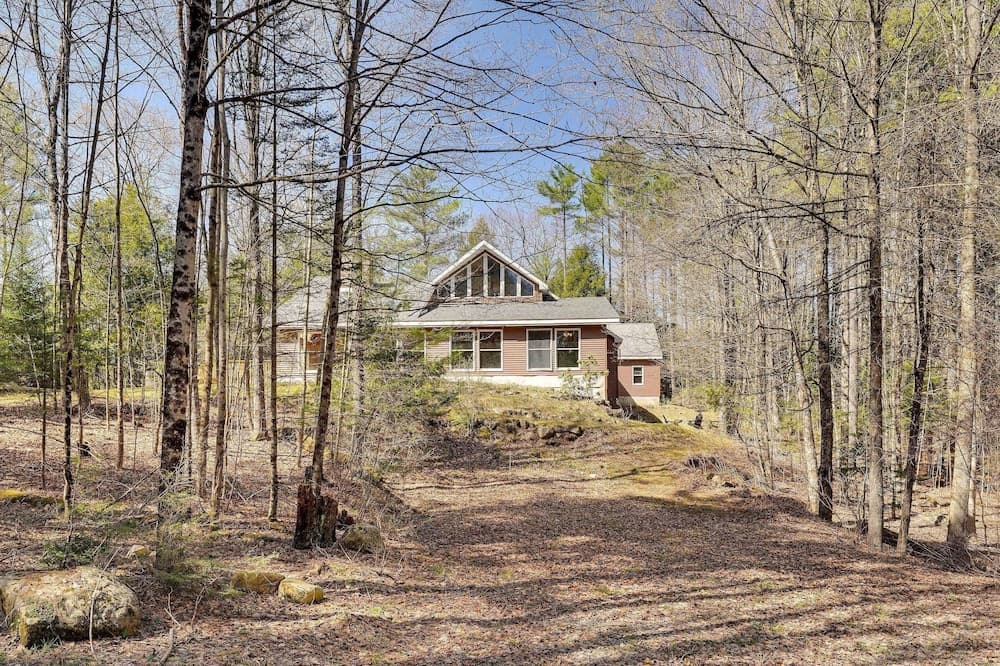 Lake George Oasis w/ 9 Acres, Hot Tub & Game Room!