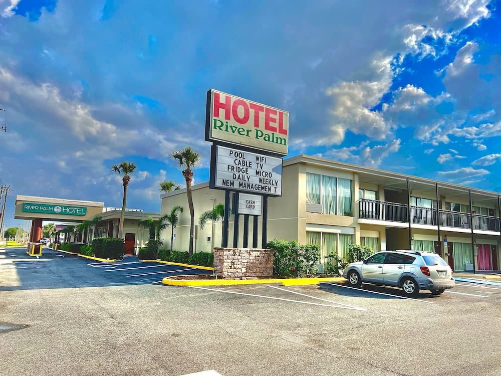 River Palm Hotel