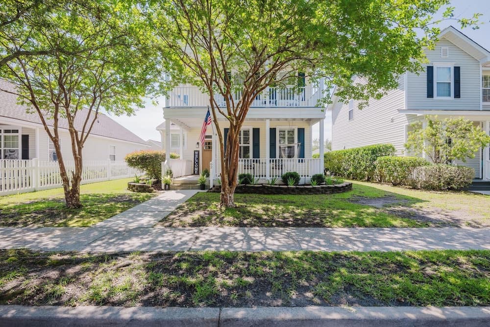 Saltee Cove Coastal Getaway - Charming 3 Bedroom/2.5 Bath Lowcountry Cottage