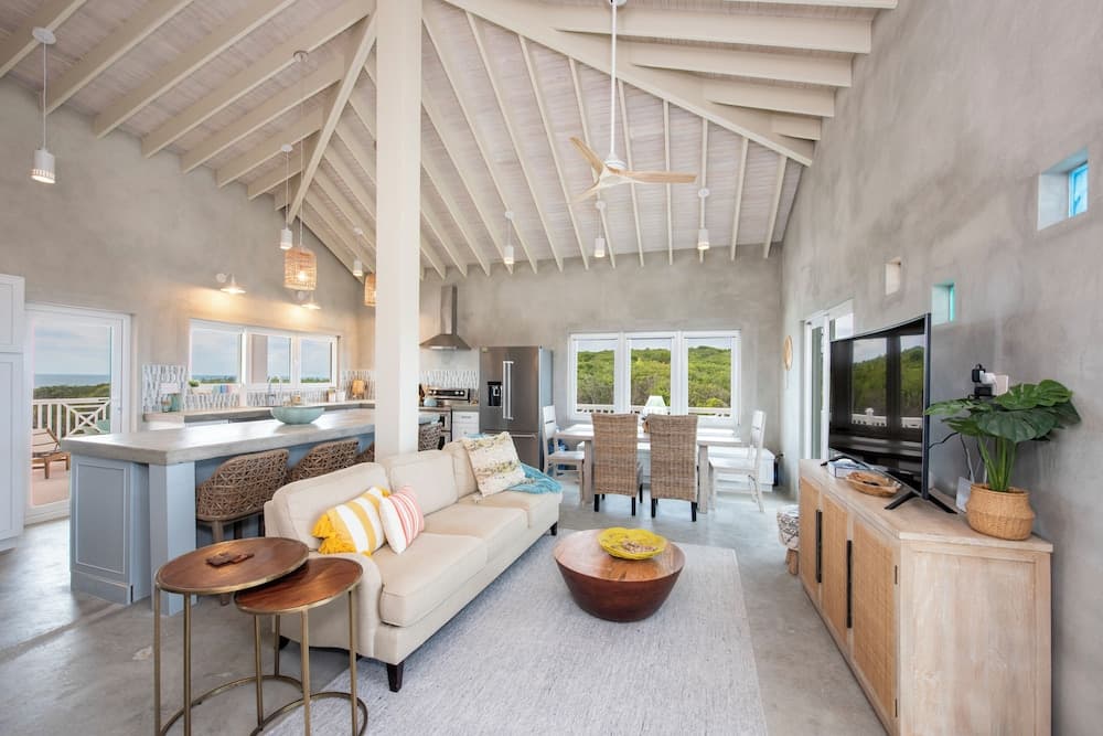 Paradise Cove: Oceanfront Haven With Infinity Pool