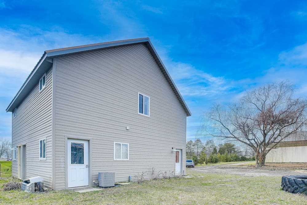 Homey Ohio Getaway on Private 7-acre Farm!