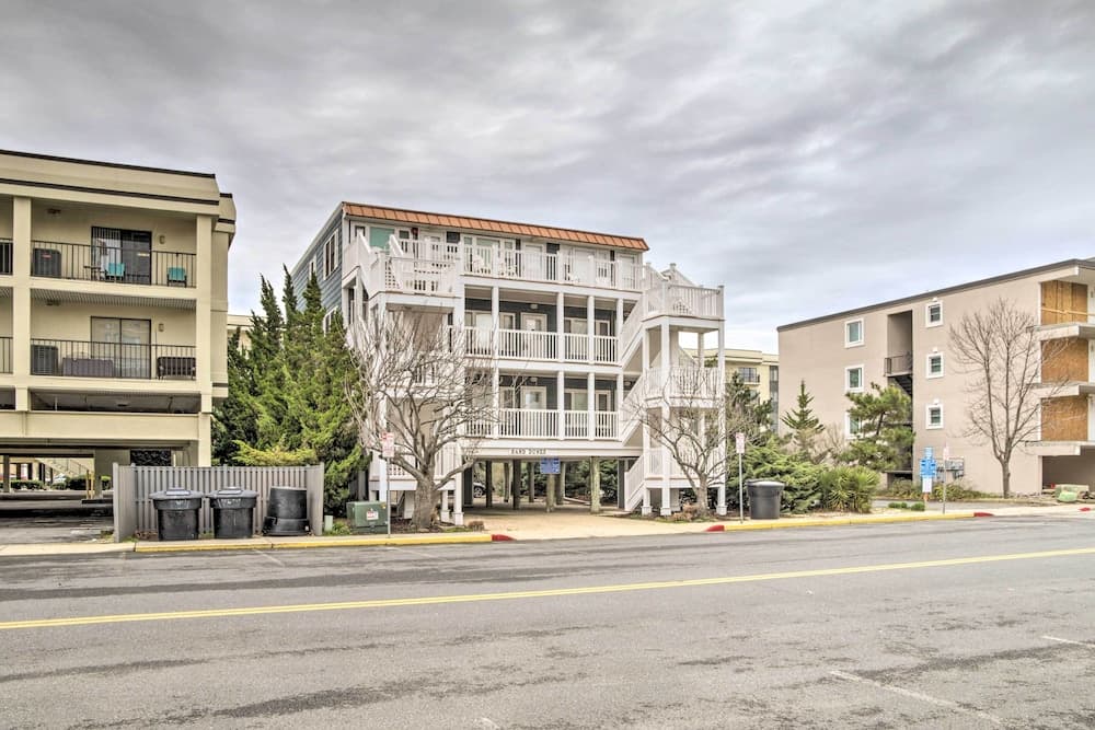 Walk to Maryland Beach: Coastal Condo w/ Balcony