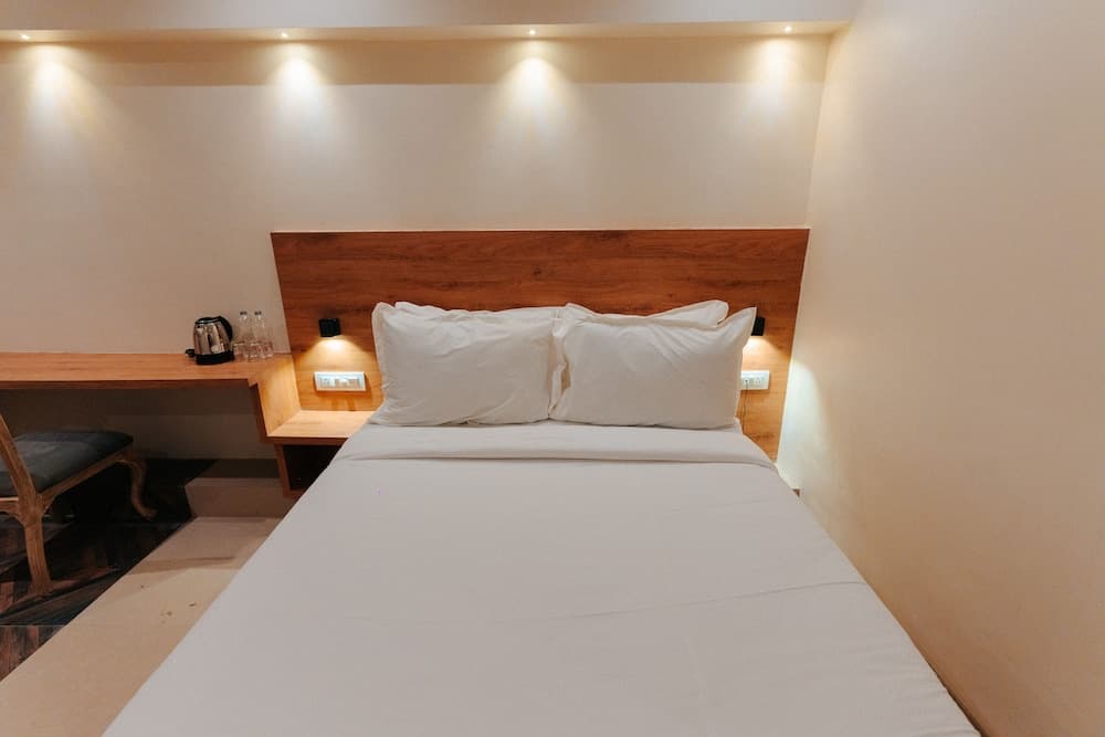 Arnna Hotel - Goregaon