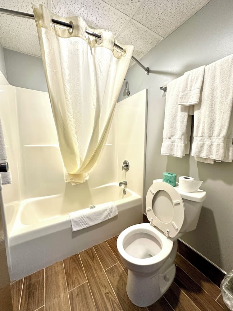 AmericInn & Suites By Wyndham Baraboo Event Center