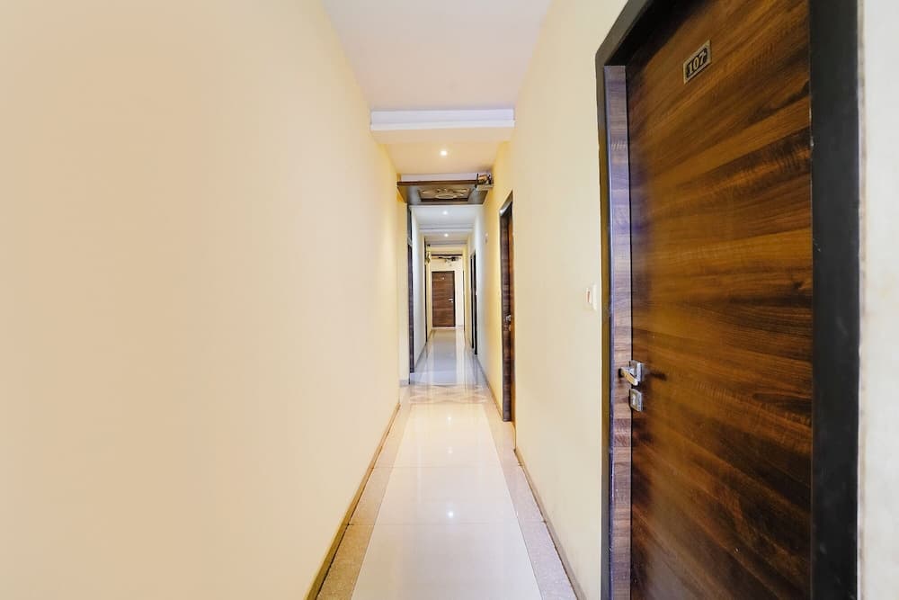 Fabhotel New Silver Elite