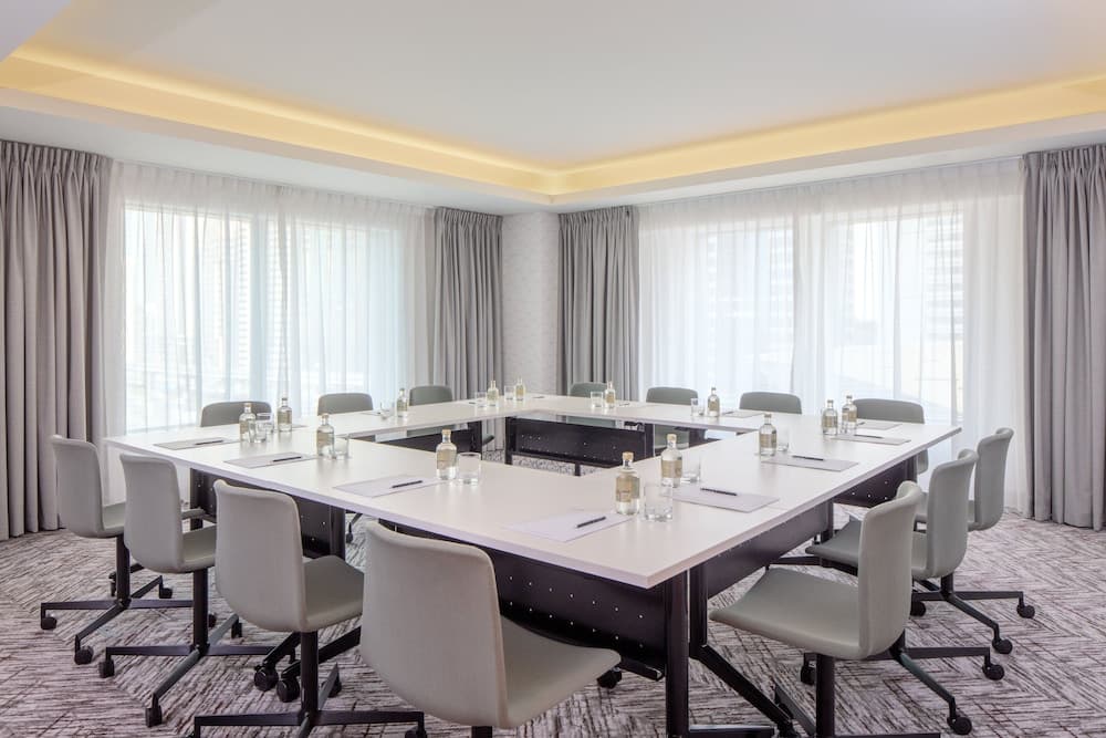 Staybridge Suites Dubai Internet City by IHG