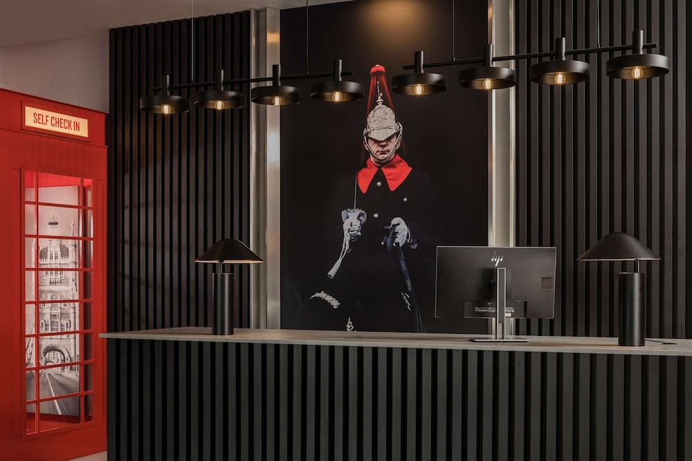Radisson RED Hotel London Heathrow