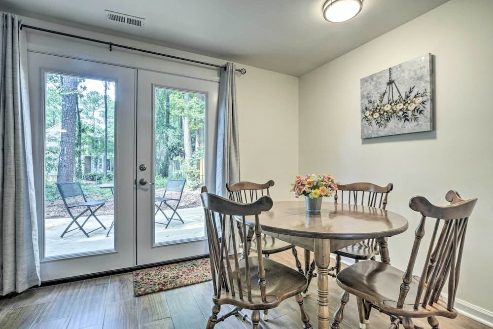 Walk to Dtwn & Breweries: Townhome in Cary!