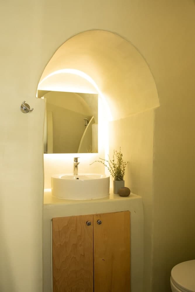 Amphora Charm Suite - Akrotiri Escape