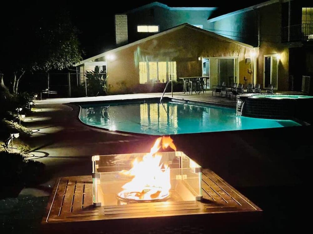 Pacific Dreams at Woodland Hills Distinguished 8 Br 6 5 BA Residence With Pool and Spa Sleeps 16