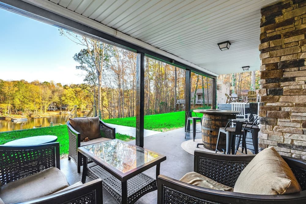 Dock & Hot Tub at High Rock Lake Retreat