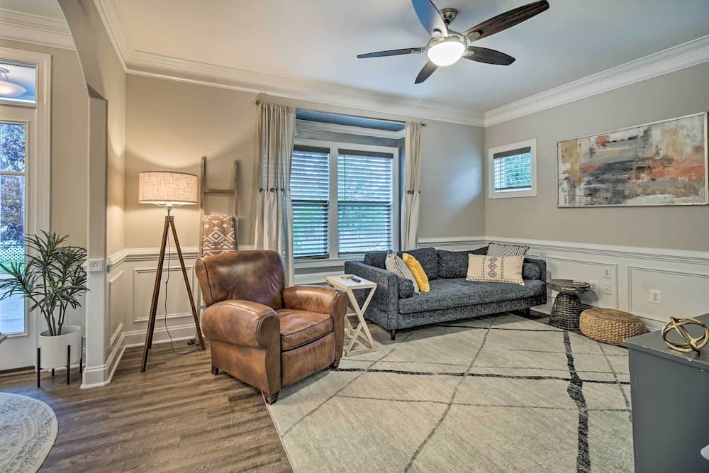 Downtown Fredericksburg Home w/ Large Patio!