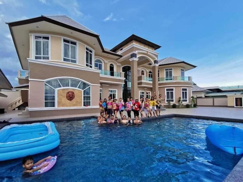 Royal Graces Luxury