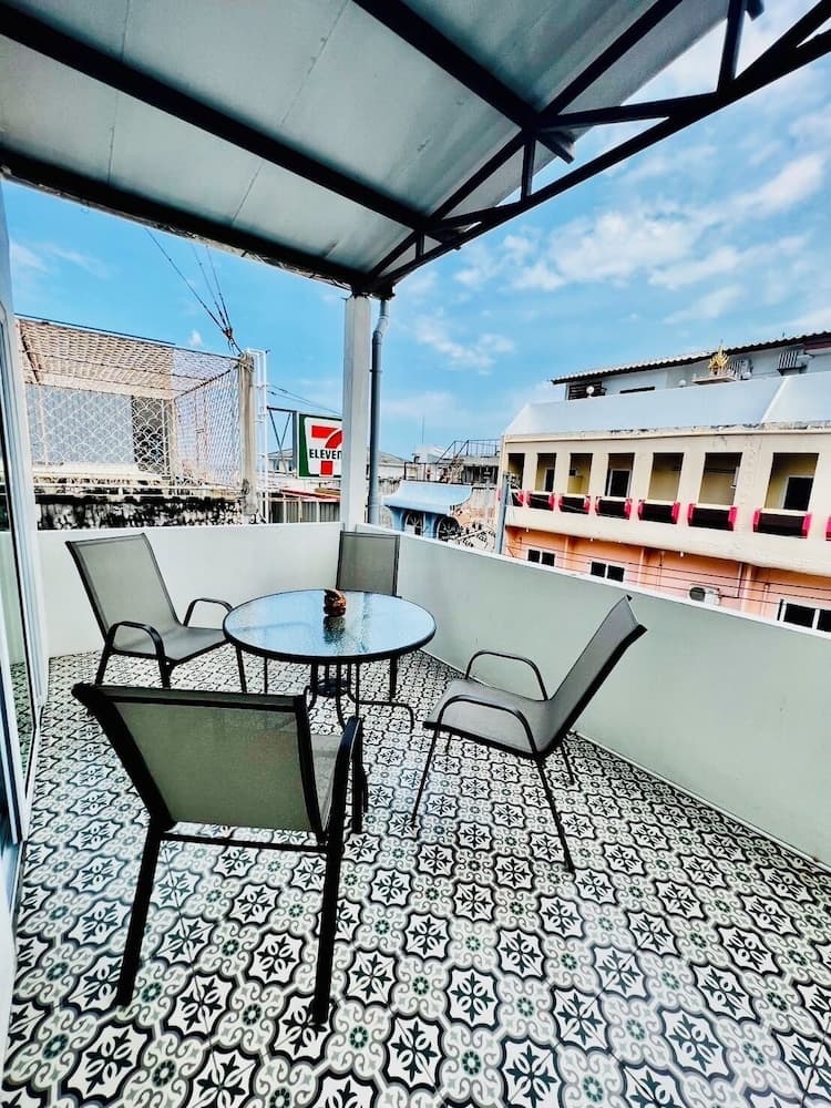 PJ Hostel & Bar