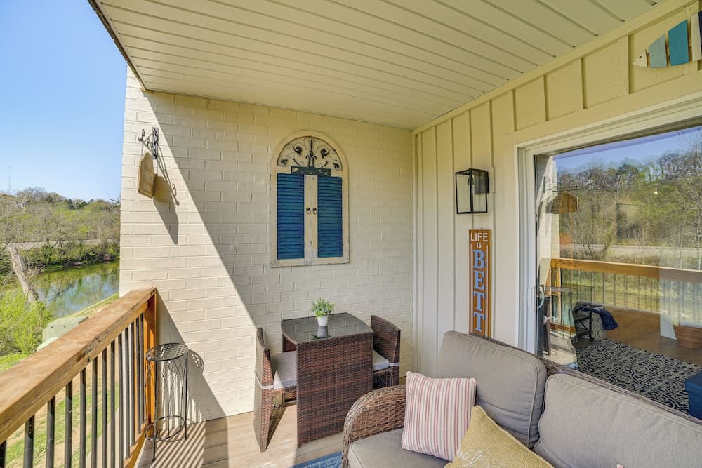 Walk to Branson Landing: Condo w/ Resort Amenities