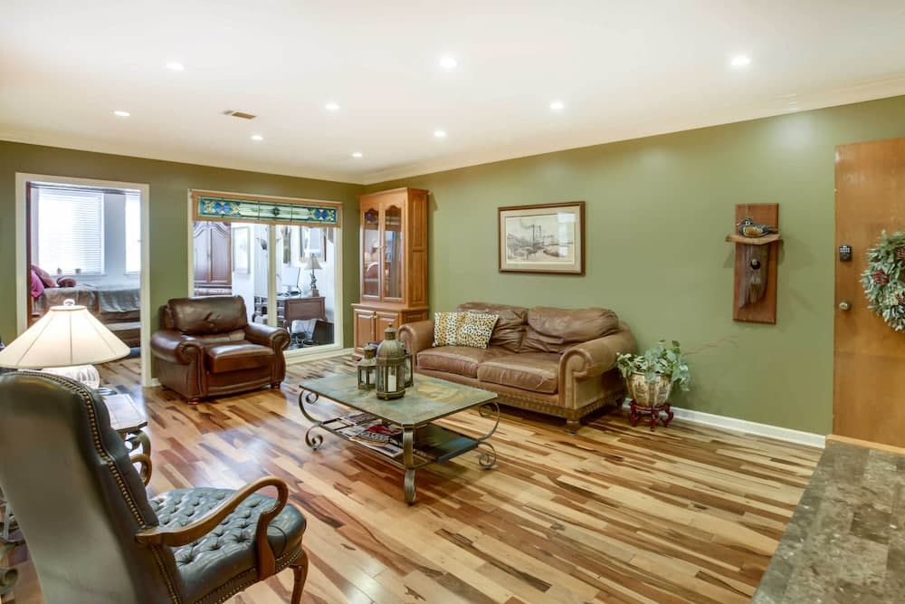 Chic Baton Rouge Apt ~ 3 Miles to LSU Campus!