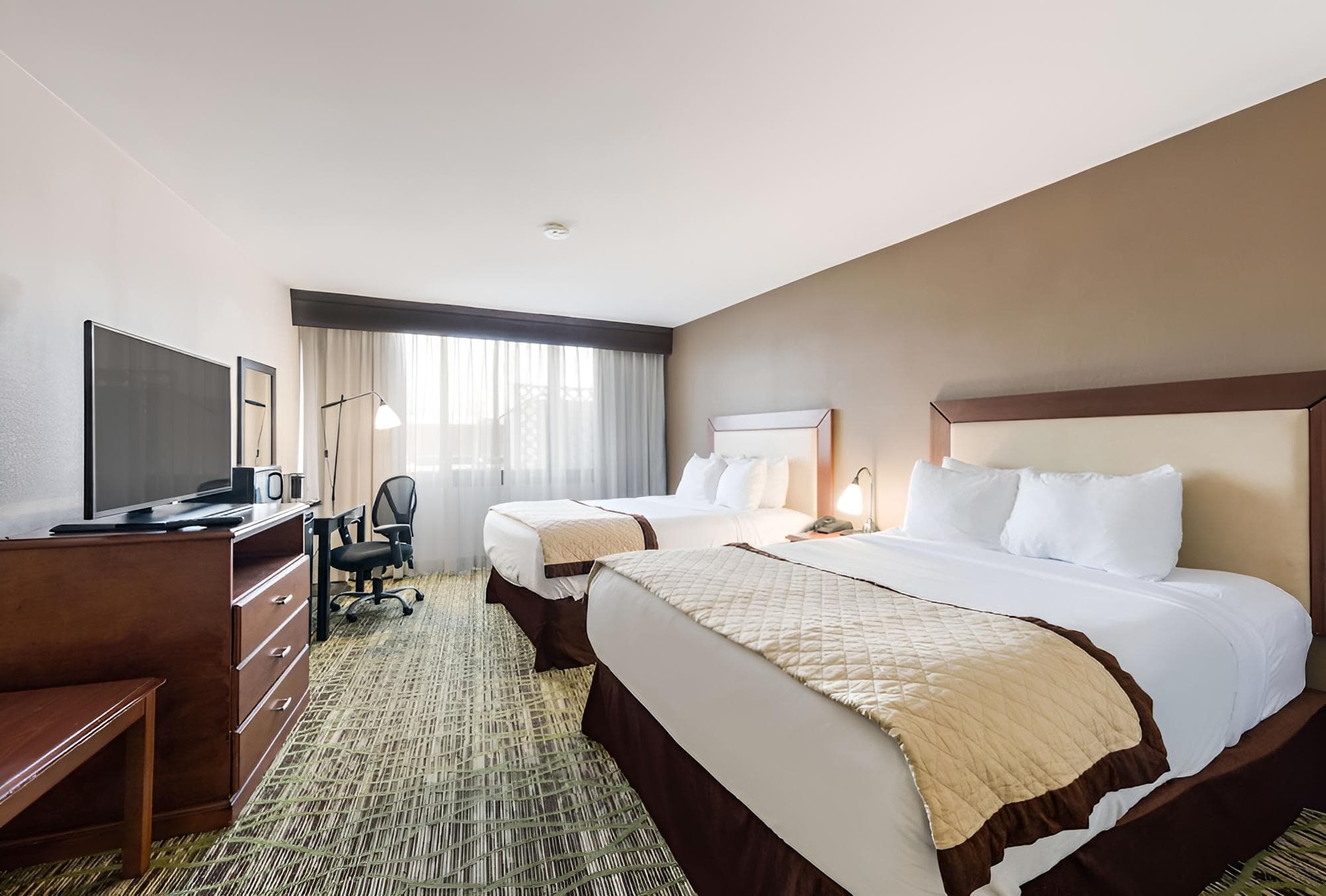 Clarion Hotel & Suites
