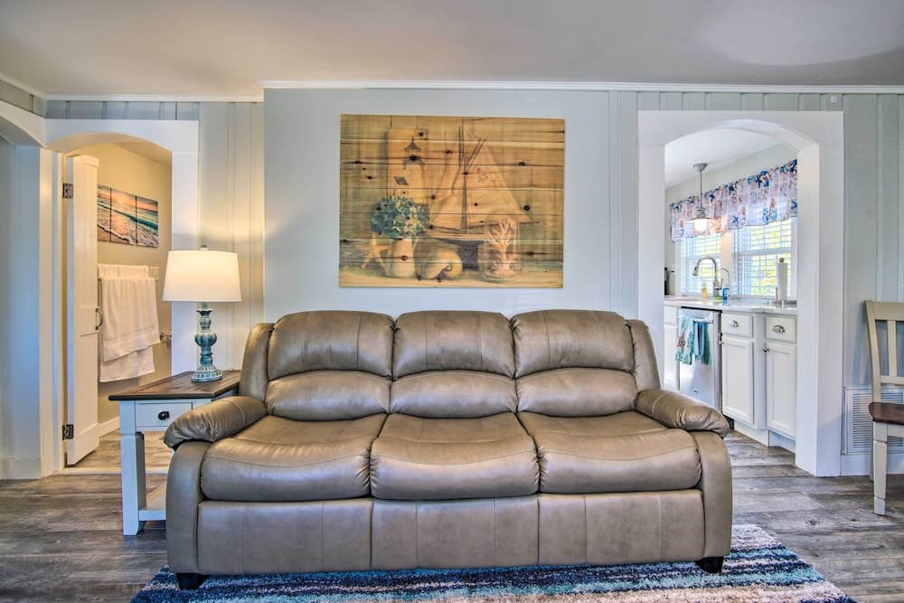 Wareham Cottage w/ Deck, Walk to Swift's Beach