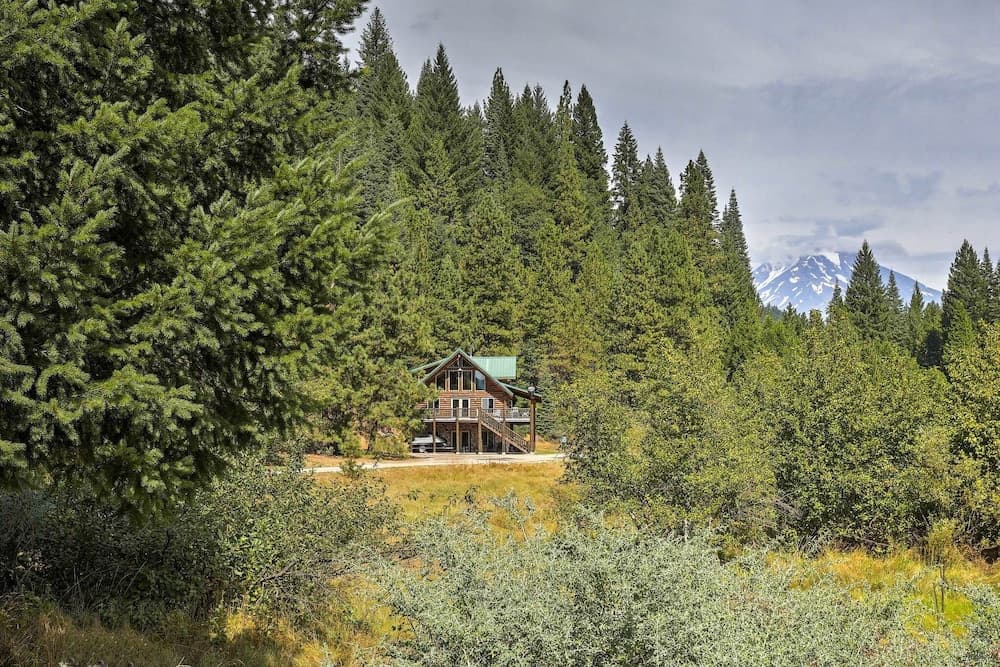 13 Mi to Ski Slopes: Log Home on 60 Private Acres!