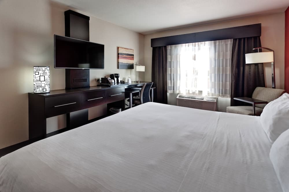 Holiday Inn Express & Suites Wichita Northwest by IHG