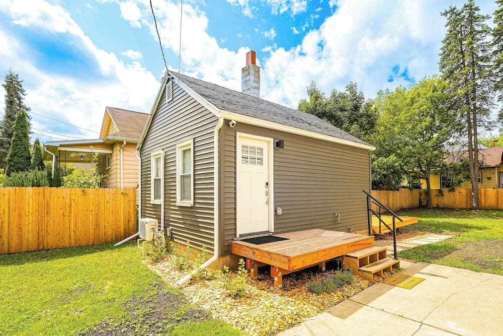 3 Mi to Michigan State: Tiny Home w/ Deck!