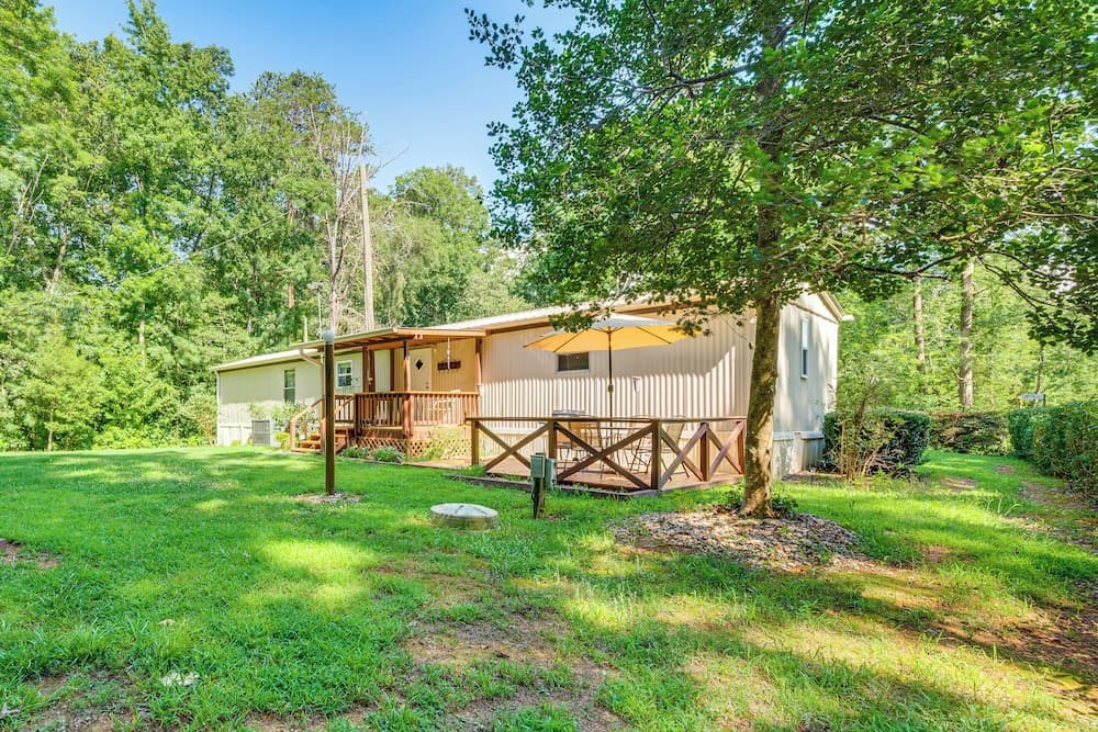 3 Mi to Badin Lake: Quiet New London Retreat