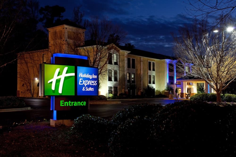 Lexington Inn and Suites