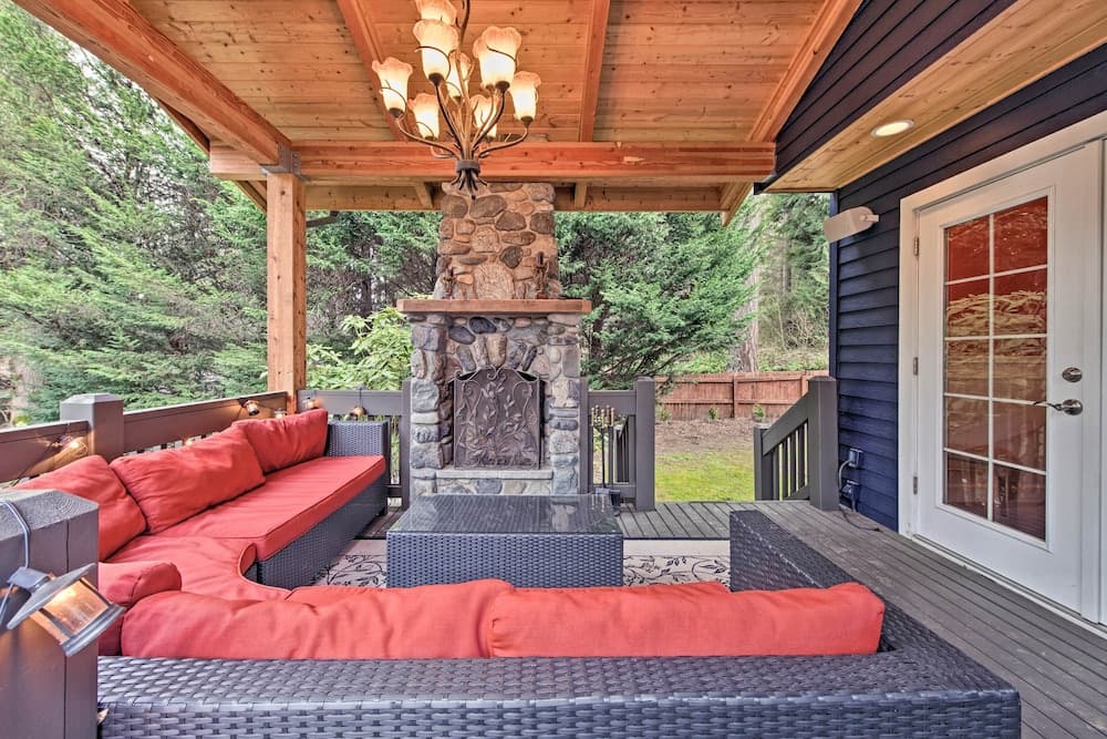 Beautiful Wine Country Home w/ Hot Tub & Lake View