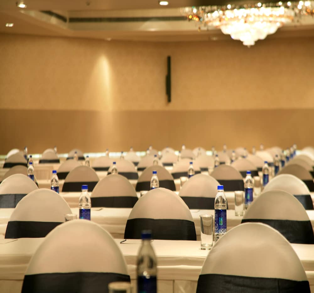 Mahagun Sarovar Portico Suites Ghaziabad