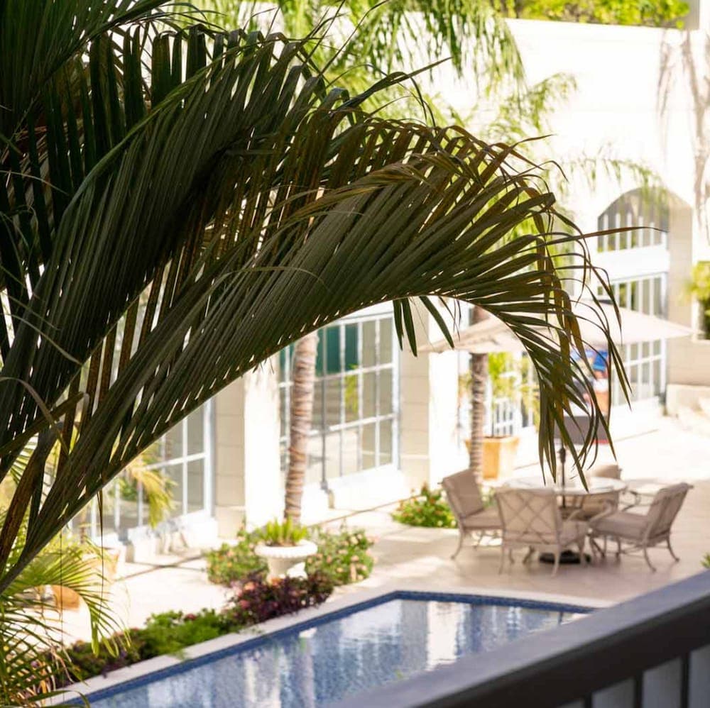 Savannah Beach Club Hotel