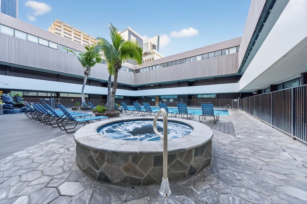 Chic Dt Honolulu Executive Condo 1 Bedroom Condo