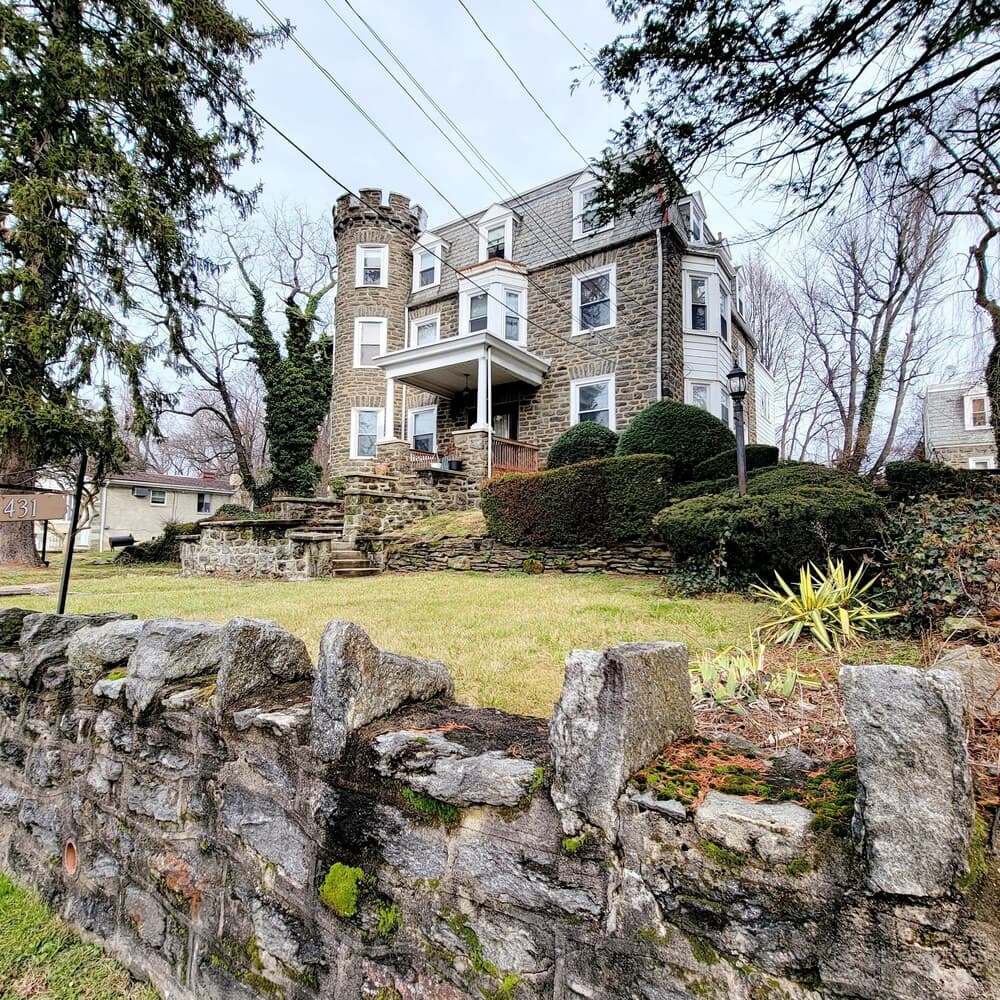 2 Bedroom 1 Bath Apartment