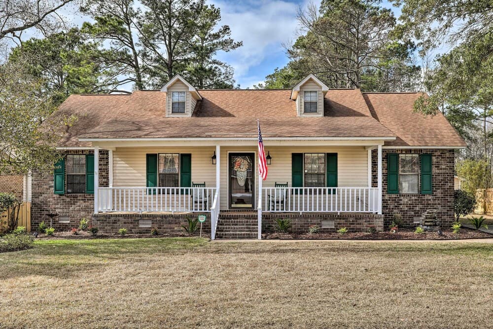 Lakeside Happiness: Home on Lake Moultrie!