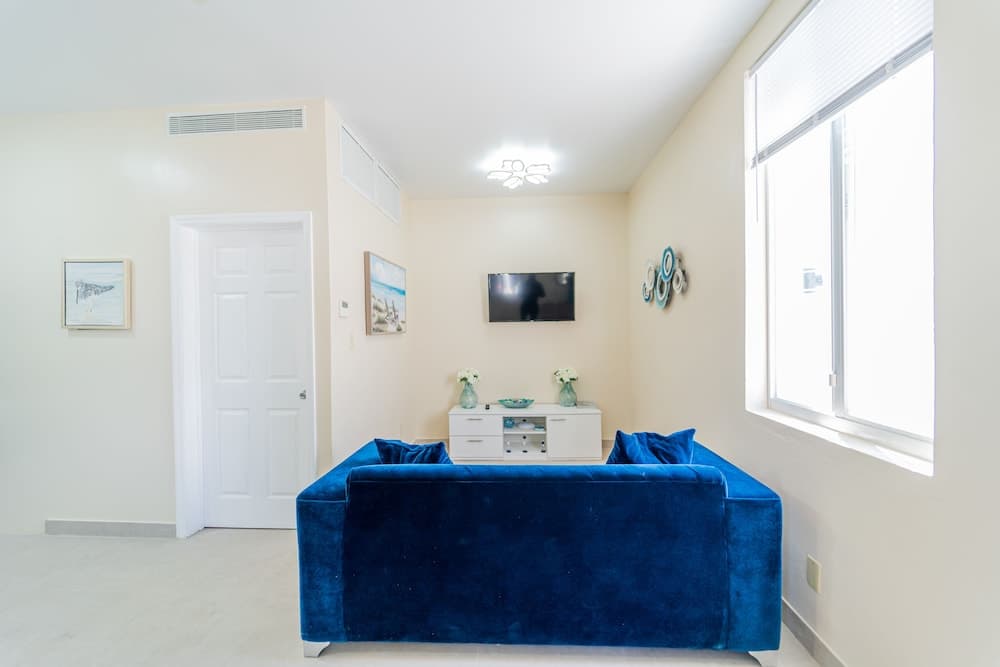 Le Bleu Bed and Breakfast