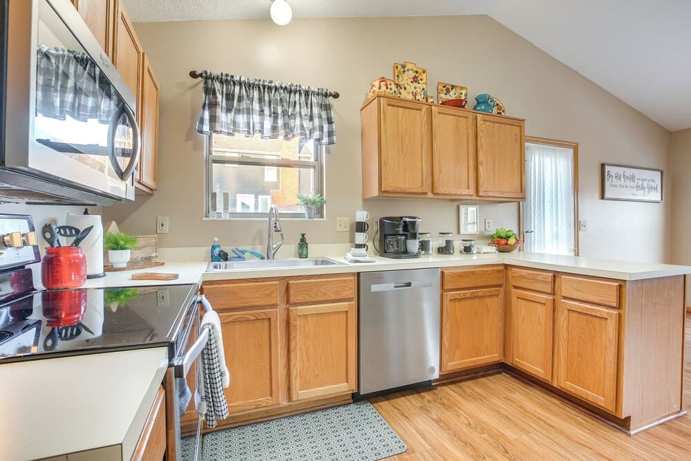 17 Mi to Columbus: Pickerington Home w/ Fire Pit!